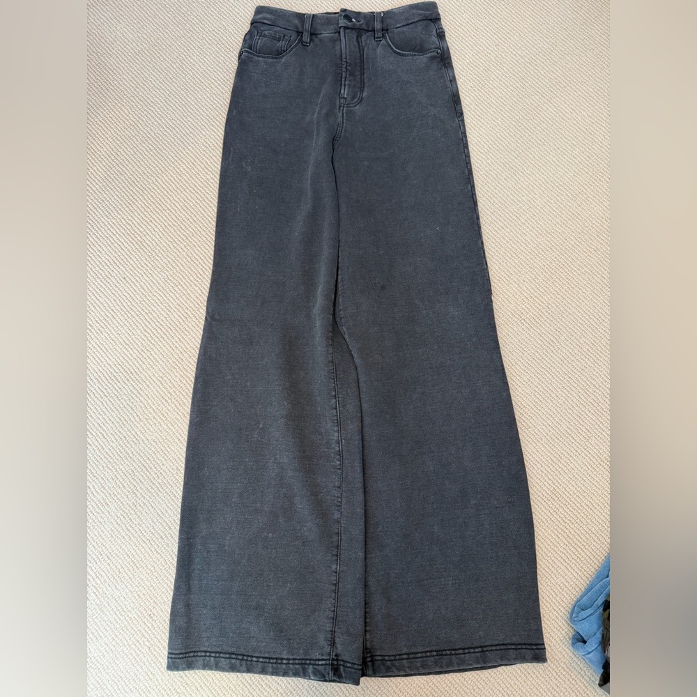Good American Wide Leg Flare jeanius size 8 capsule quiet luxury sweatpants